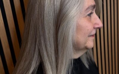 Grey Blending : la technique de balayage sur mesure pour assumer ses cheveux gris